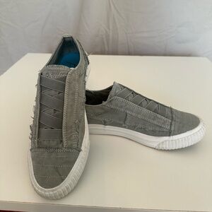 Blowfish Malibu slide-on sneakers light gray cement white sole cotton women’s 9